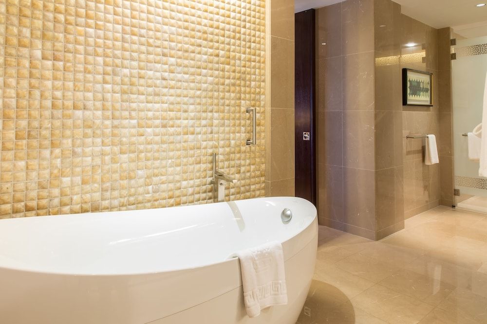 The Ritz-Carlton, Dubai Deluxe Room, 2 Queen Beds, Balcony, Garden View (Balcony) 4