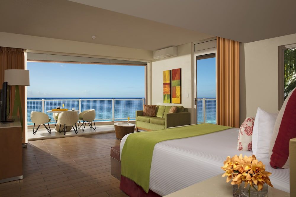 Sunscape Curacao Resort, Spa & Casino - All Inclusive Sun Club Honeymoon Junior Suite 2