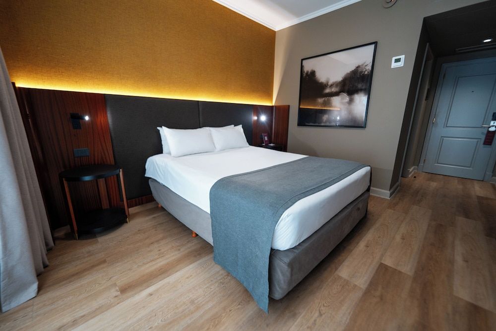 Standard Room, 1 Queen Bed