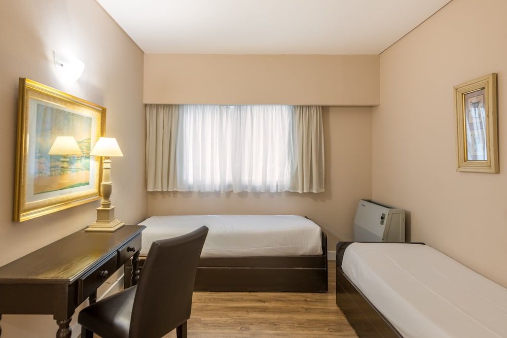 Exe Hotel Colón Standard Quadruple Room 2