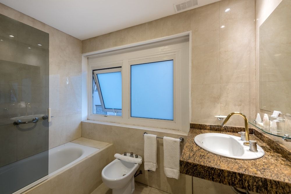 Exe Hotel Colón Standard Triple Room 3