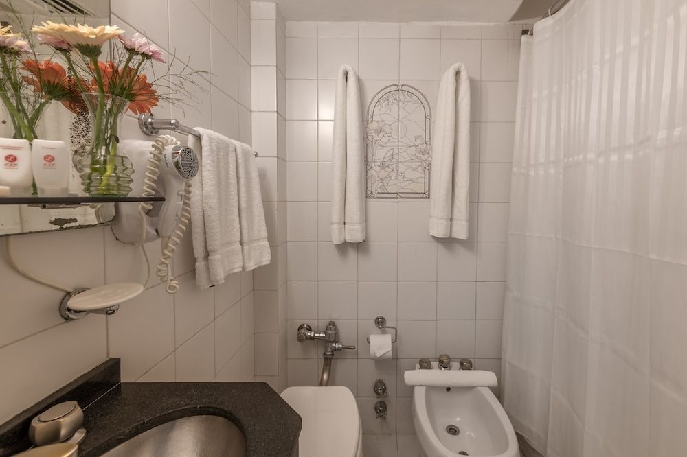 Exe Hotel Colón Standard Triple Room 9