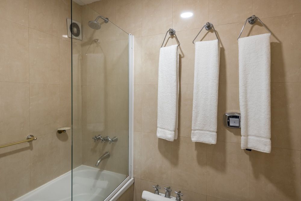 Exe Hotel Colón Standard Triple Room 7