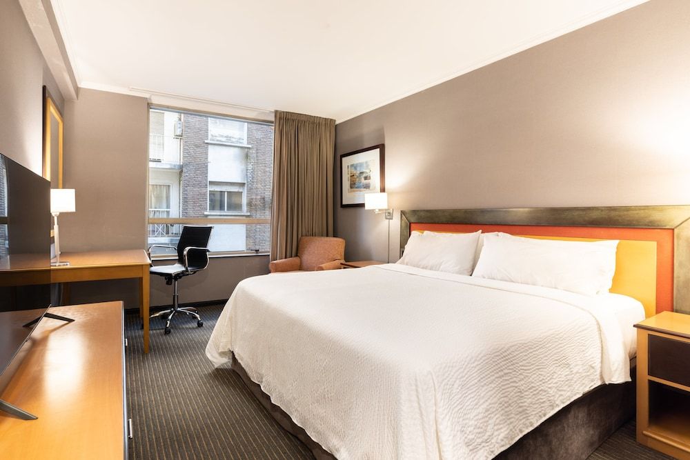 Standard Room, 1 King Bed