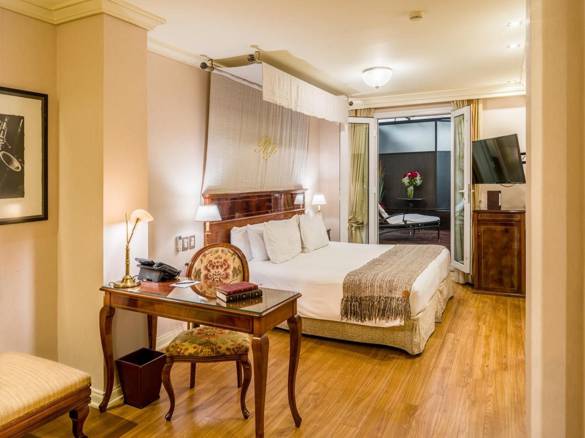 Deluxe Room King Bed