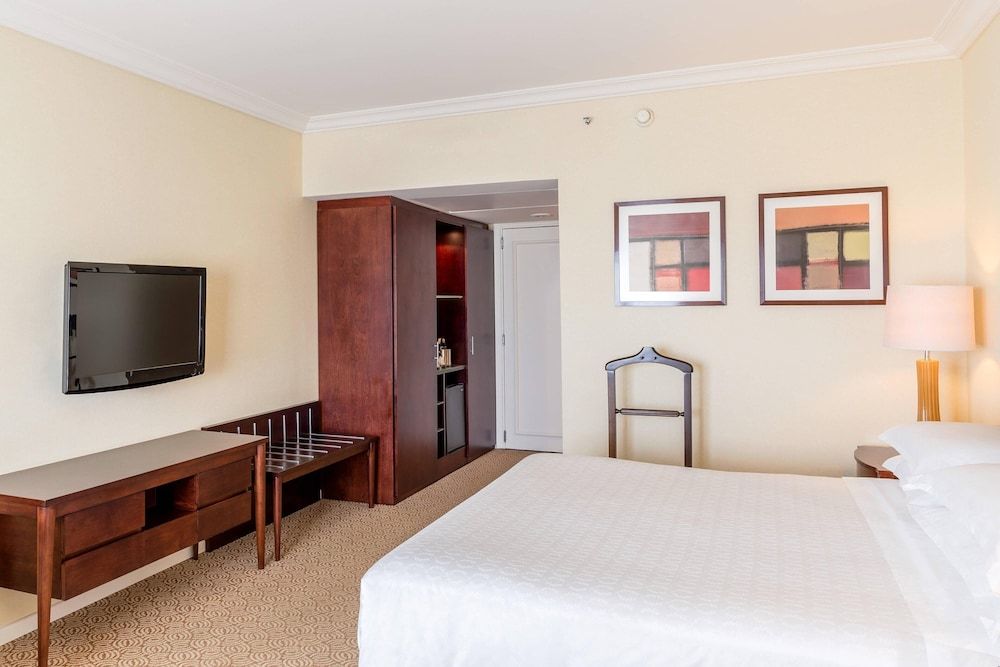 Club Room, 1 King Bed, Non Smoking