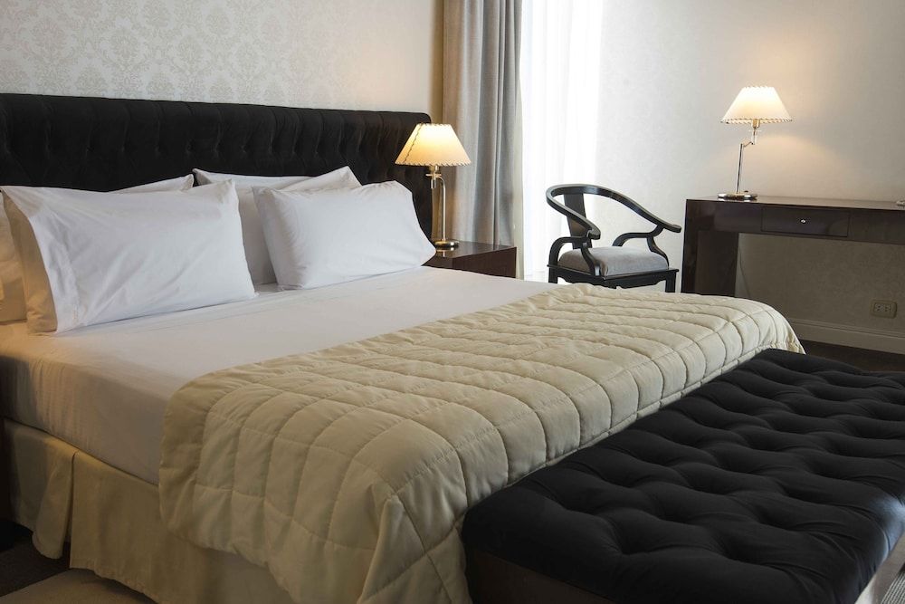 Suite, 1 King Bed, Balcony