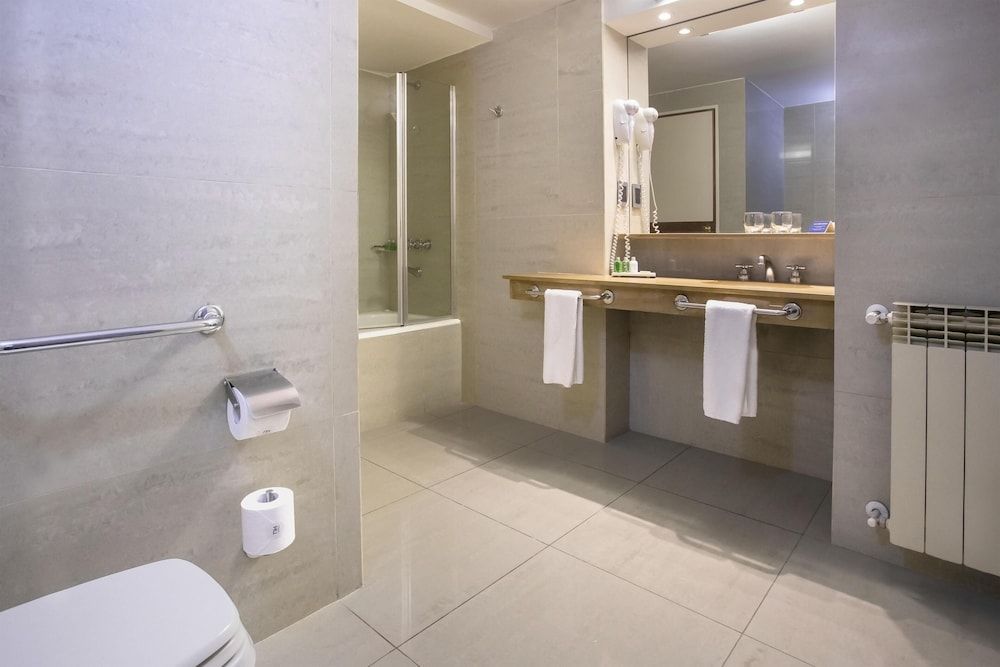 NH Edelweiss Bariloche Superior Room 8