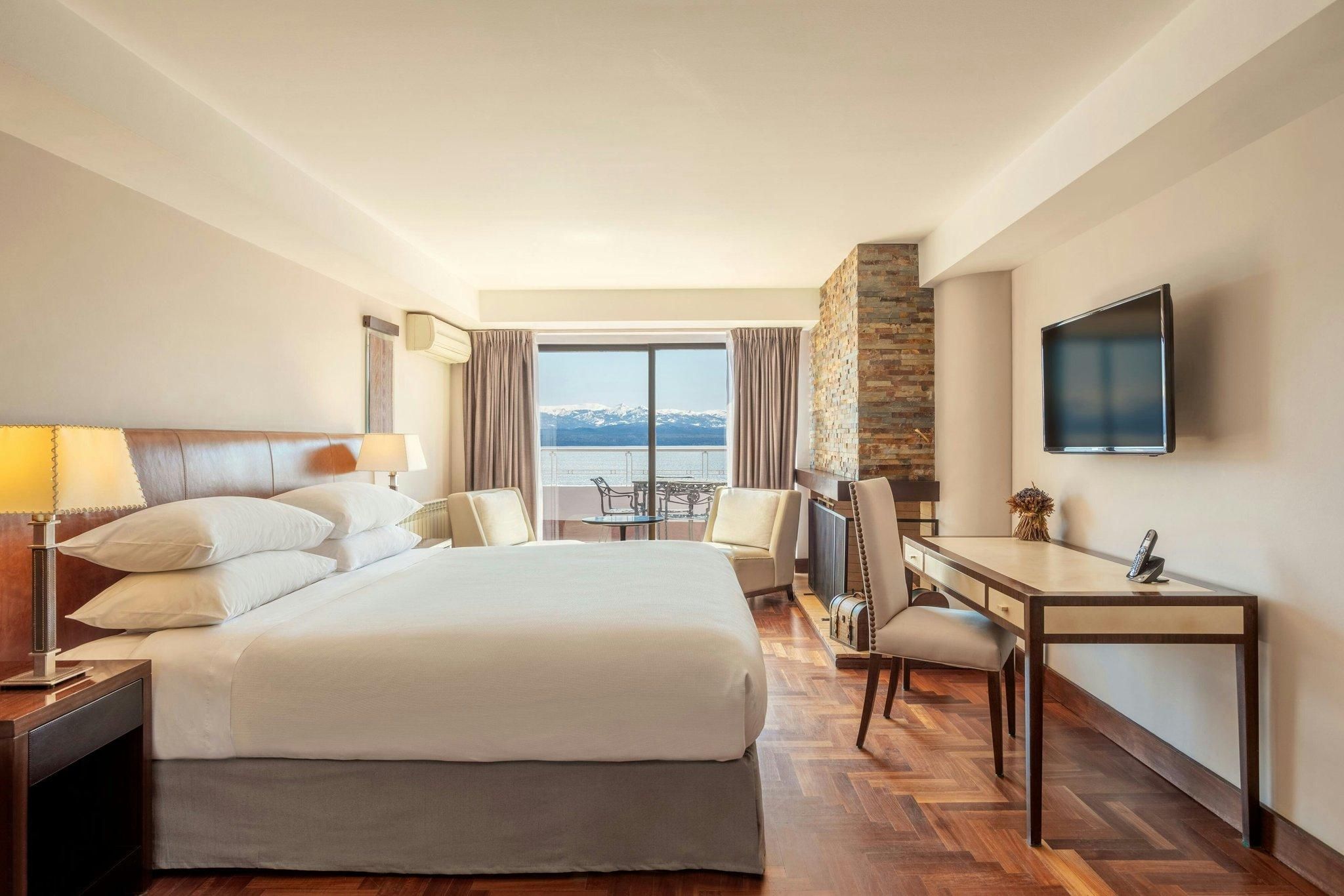 Presidential Suite, 1 King, Sofa bed, Lake view, Pool access, Balcony