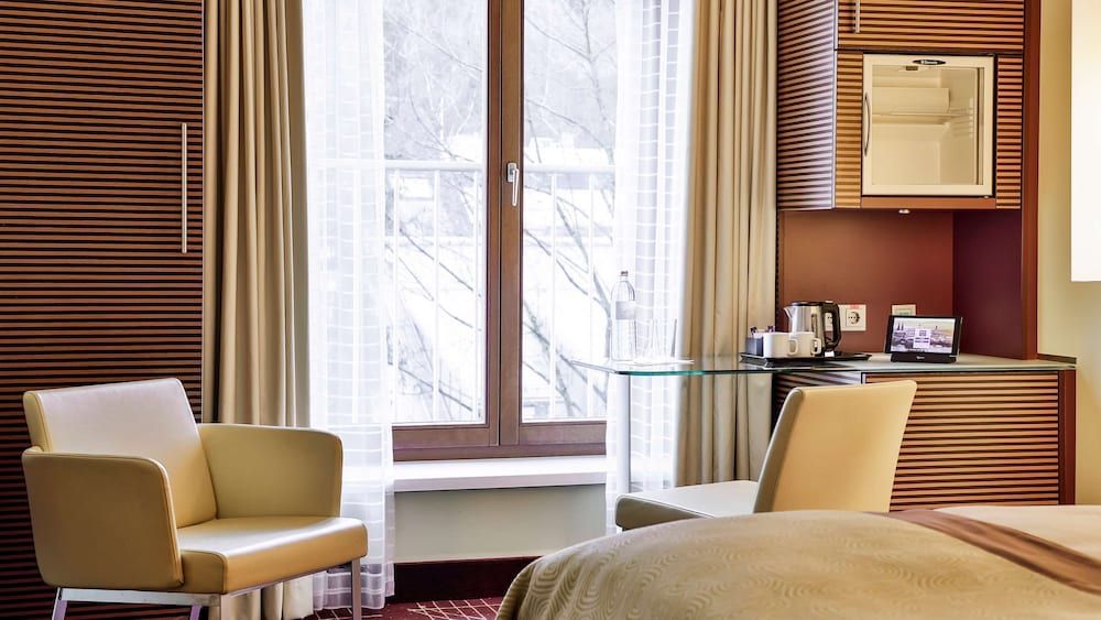 Dorint City-Hotel Salzburg Standard Double Room, 1 King Bed 4