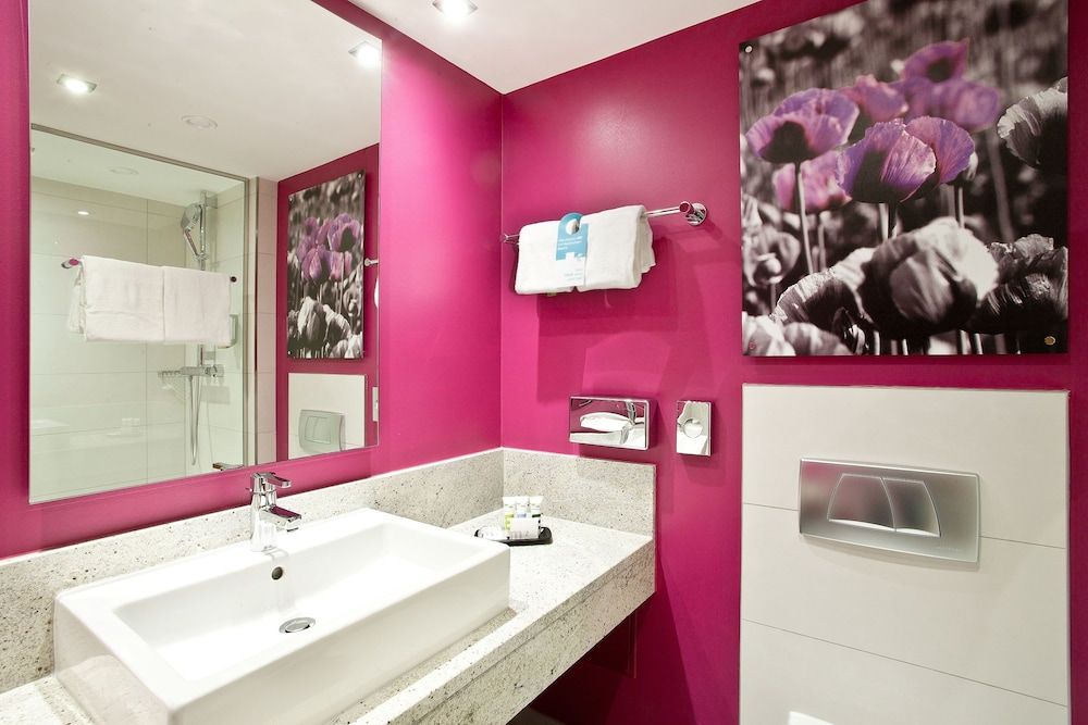 Dorint City-Hotel Salzburg Standard Double Room, 1 King Bed 3