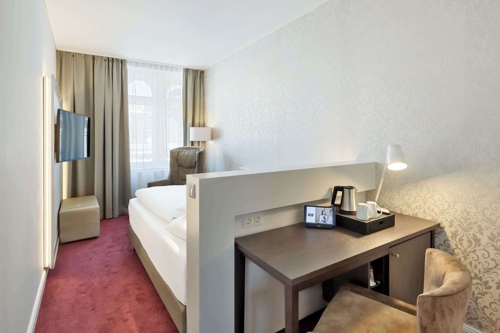 Standard Room, 1 Queen Bed