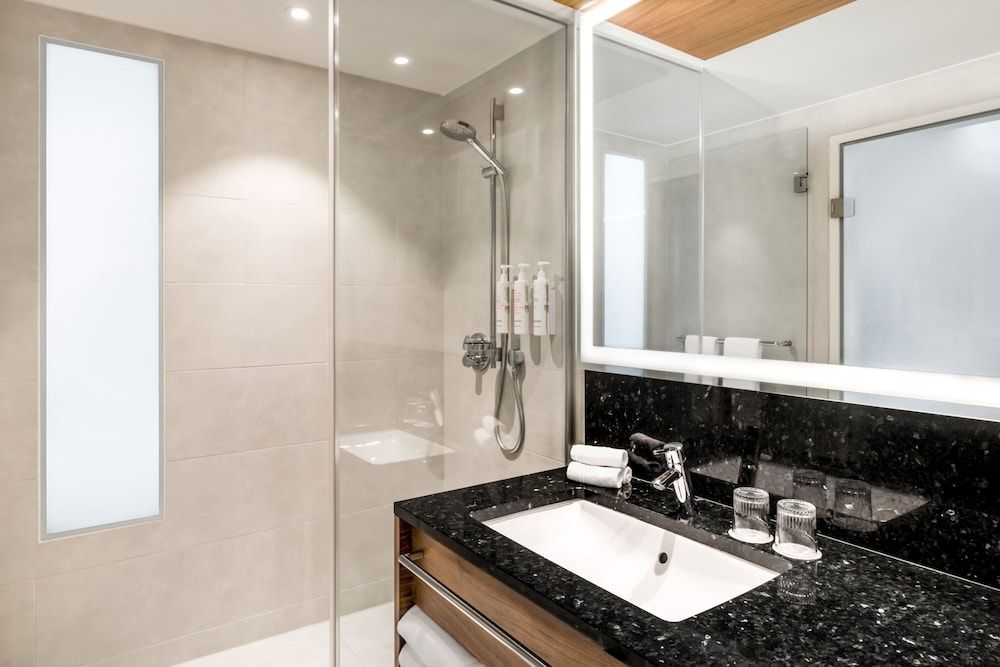 Vienna Marriott Hotel Deluxe Room, 1 King Bed 5