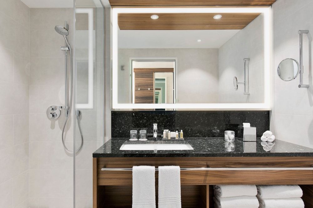 Vienna Marriott Hotel Deluxe Room, 1 King Bed 4