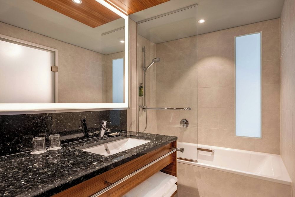 Vienna Marriott Hotel Deluxe Room, 1 King Bed 6