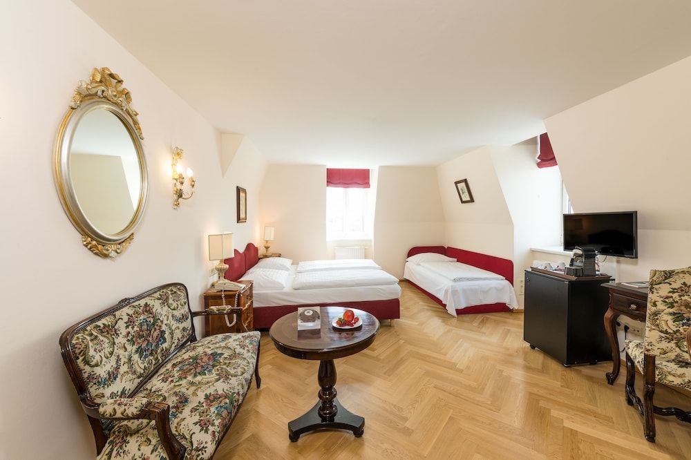 undefined Hotel Regina 2