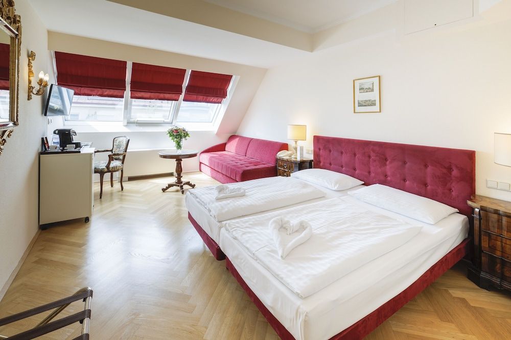undefined Hotel Royal 4