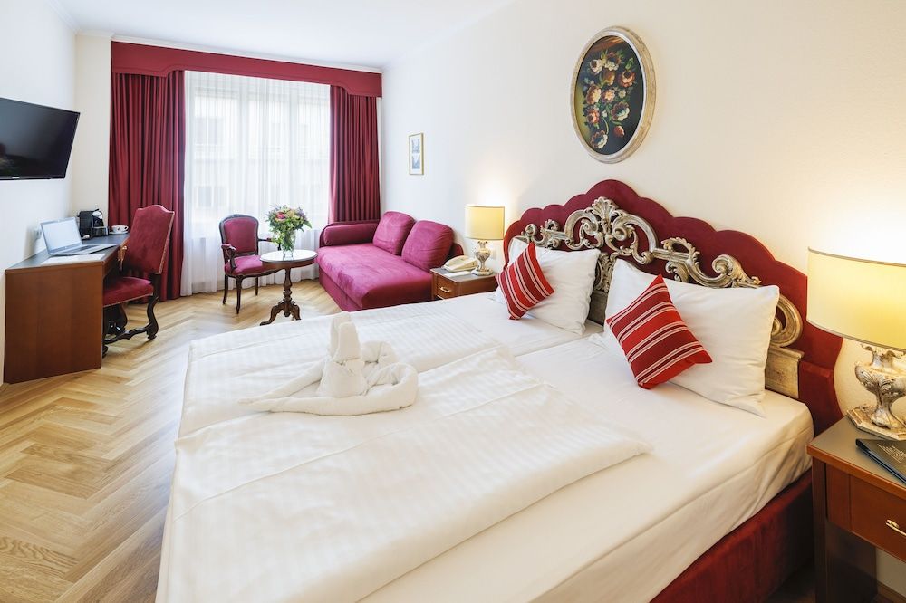 undefined Hotel Royal 3