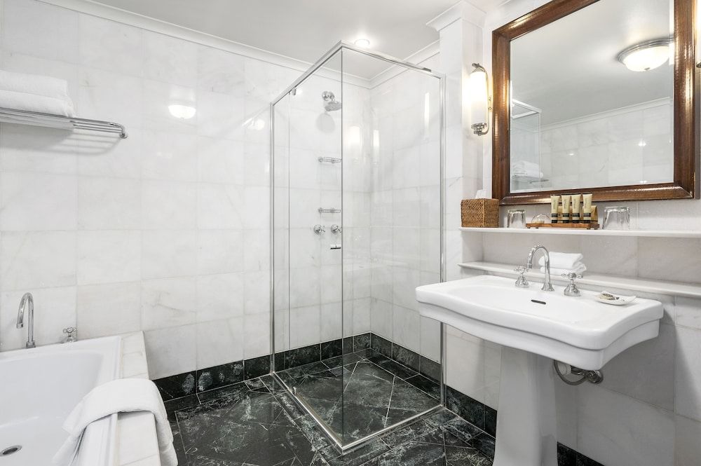 Lilianfels Resort & Spa - Blue Mountains Deluxe Room, 1 King Bed, Mountain View 4