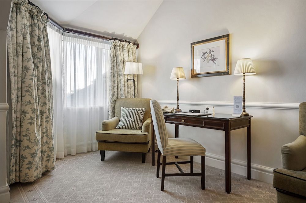 Lilianfels Resort & Spa - Blue Mountains Deluxe Room, 1 King Bed, Mountain View 6