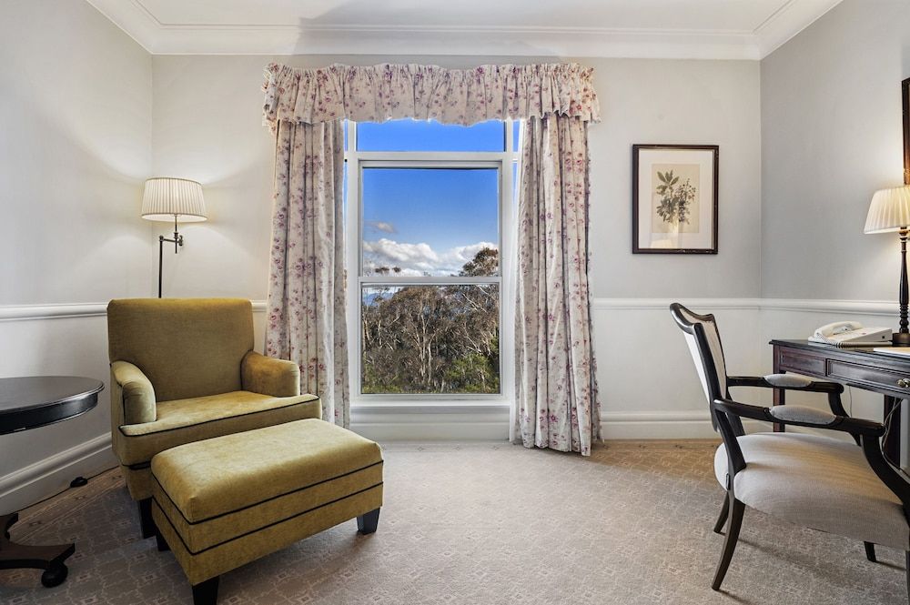 Lilianfels Resort & Spa - Blue Mountains Deluxe Room, 1 King Bed, Mountain View 7