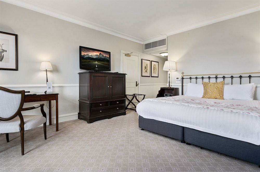 Lilianfels Resort & Spa - Blue Mountains Deluxe Room, 1 King Bed, Mountain View 2