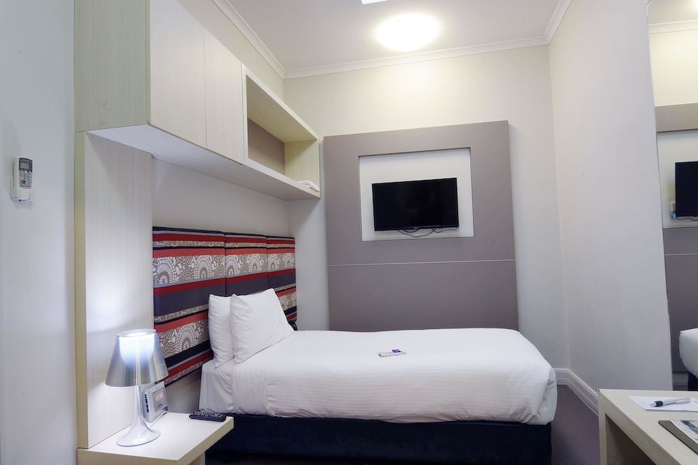 undefined Best Western Melbourne City 7