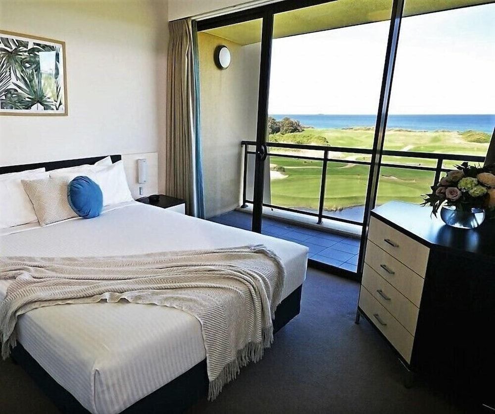 Suite, 1 Queen Bed, Balcony, Ocean View