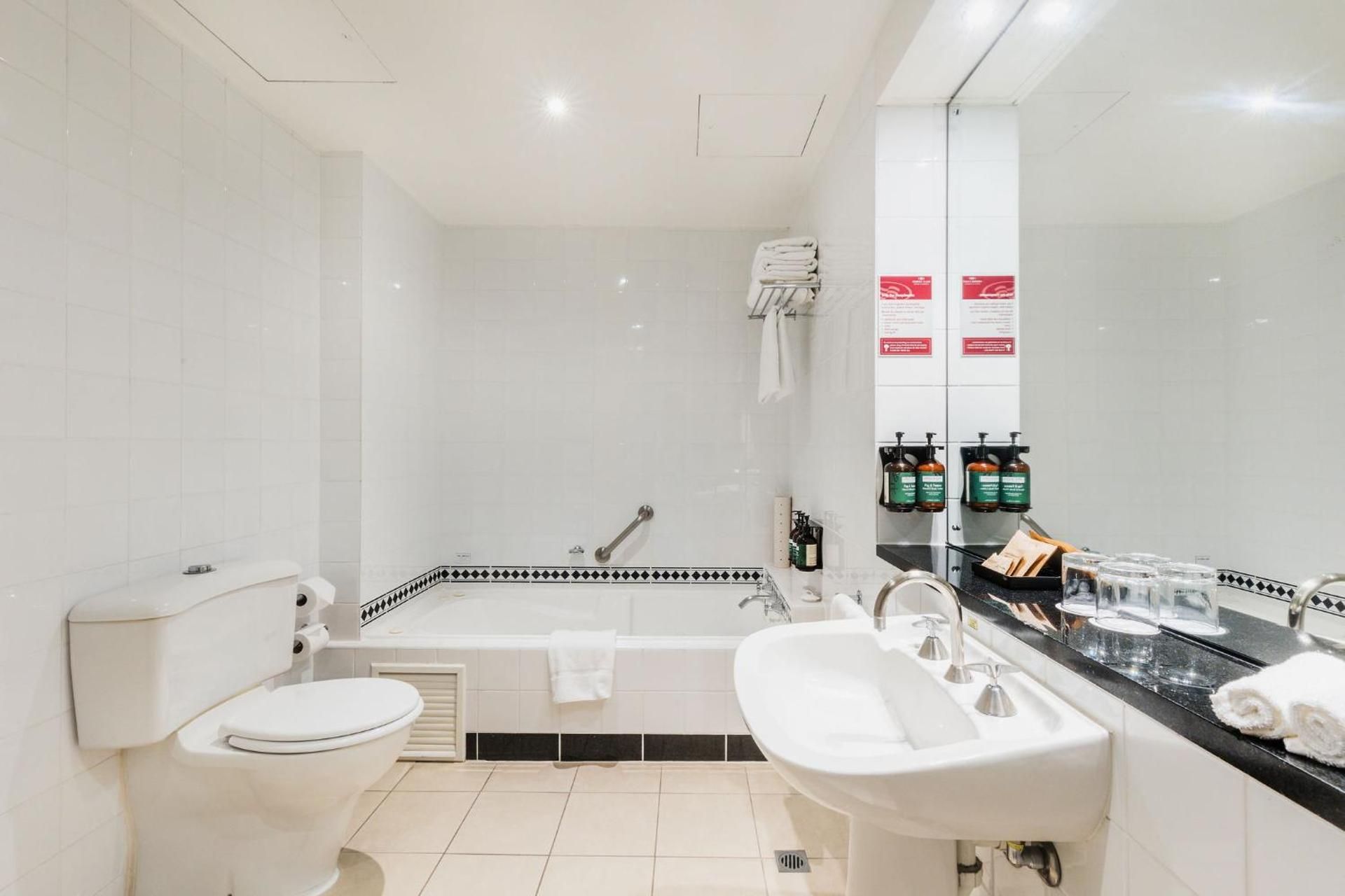 1 King 1 Bedroom Suite