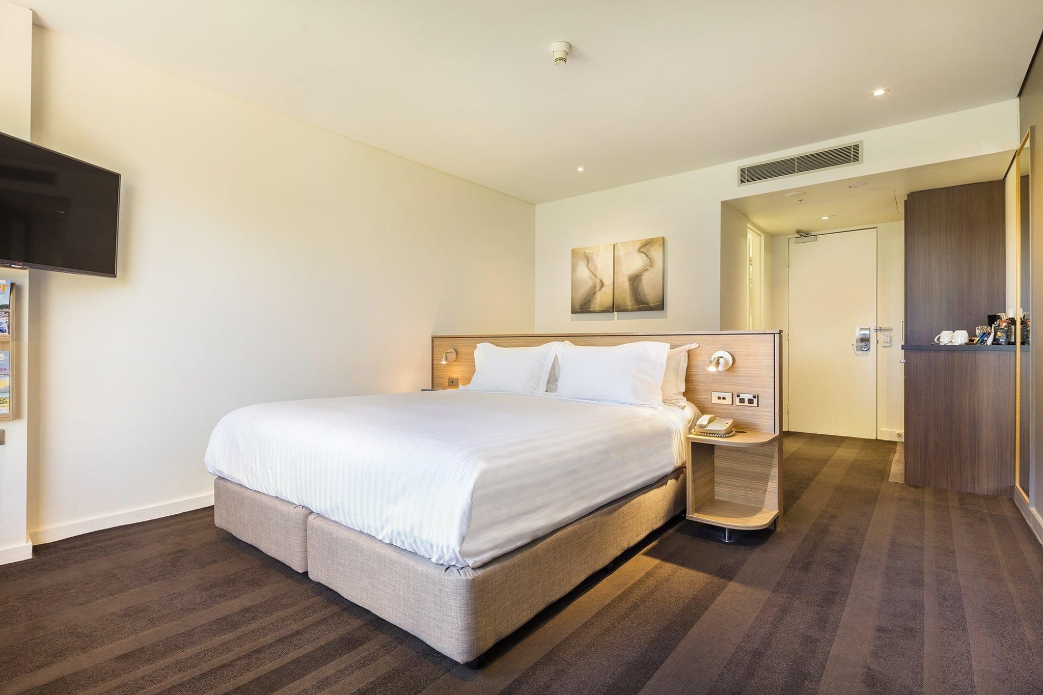 1 King Bed Deluxe Scenic View