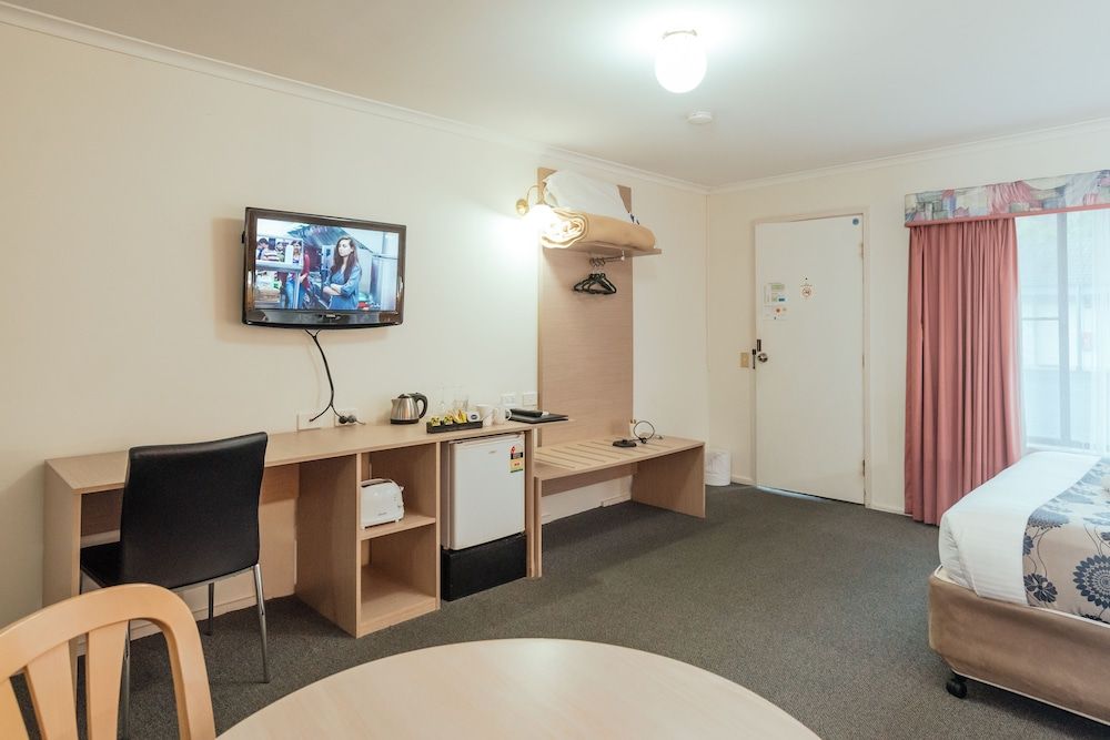 Coffs Windmill Motel Executive King Room - Not Pet Friendly 10