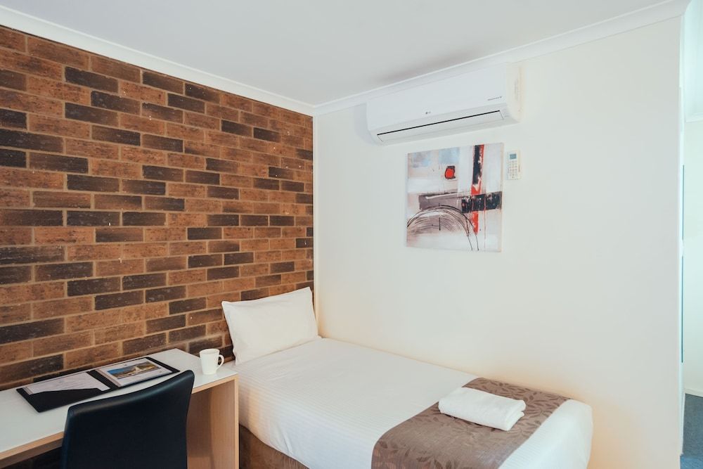 Coffs Windmill Motel Executive King Room - Not Pet Friendly 3