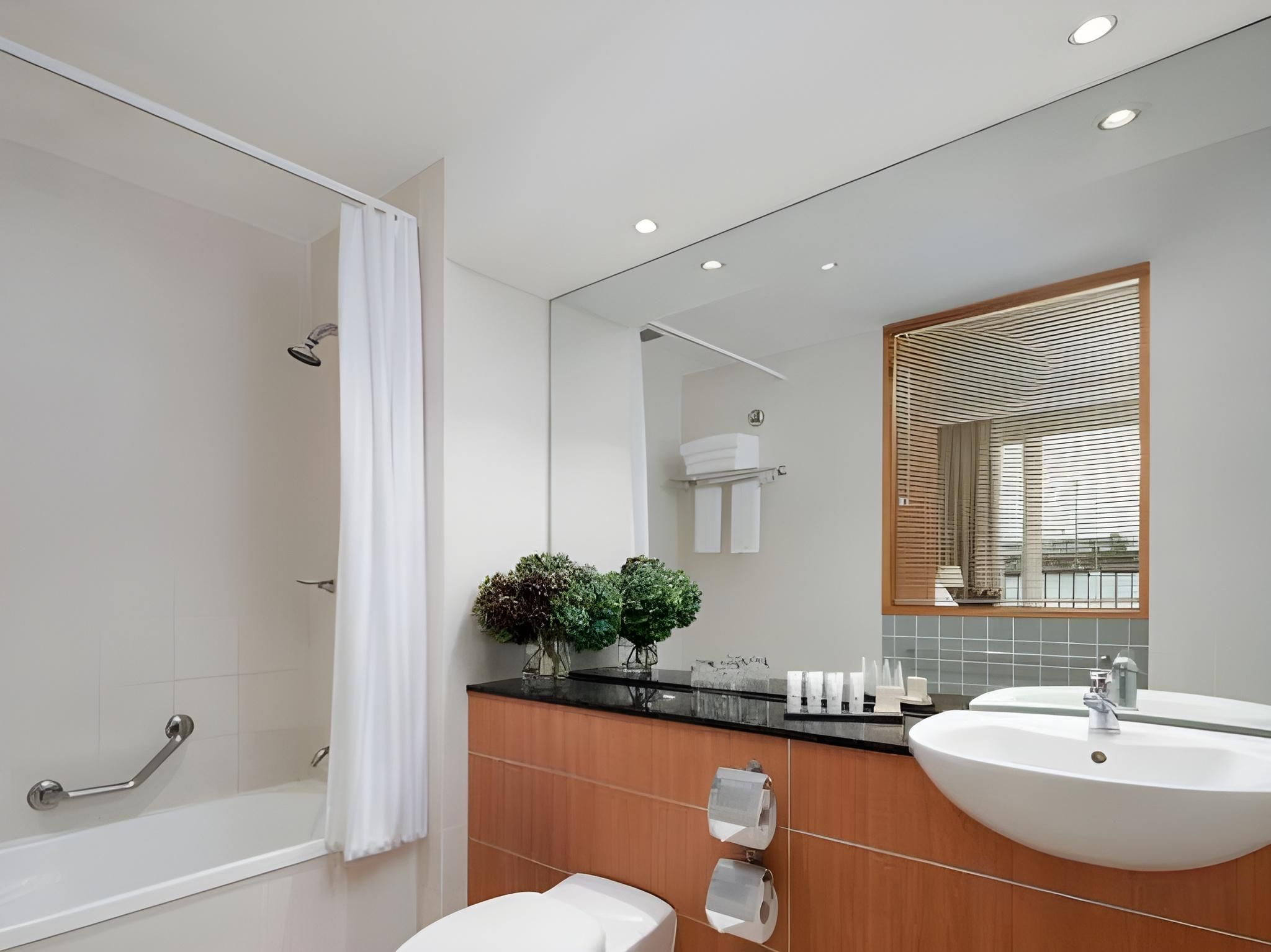 KING HARBOURSIDE SUITE
