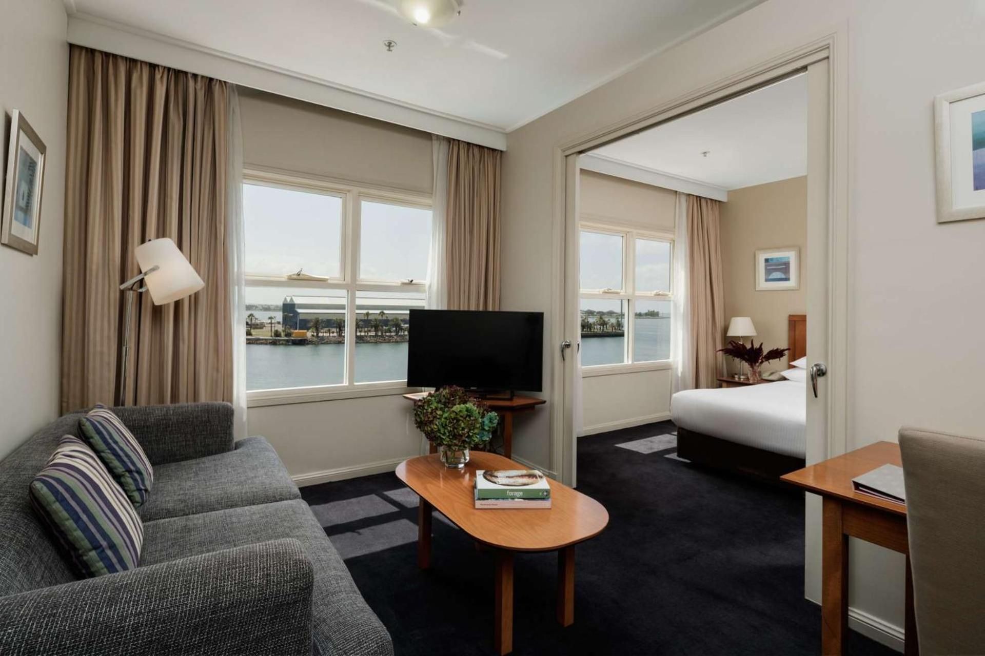 Rydges Newcastle King Room with Harbor View - Disability Access
