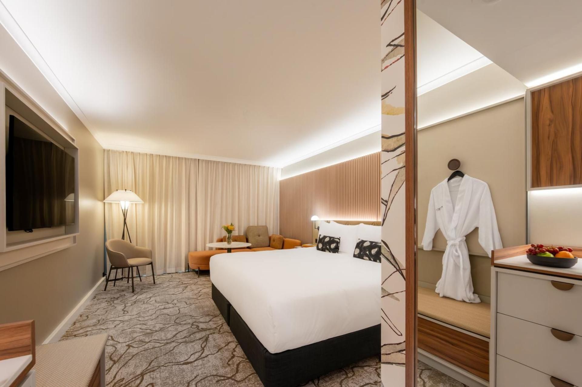 Park & Stay - Superior King Room