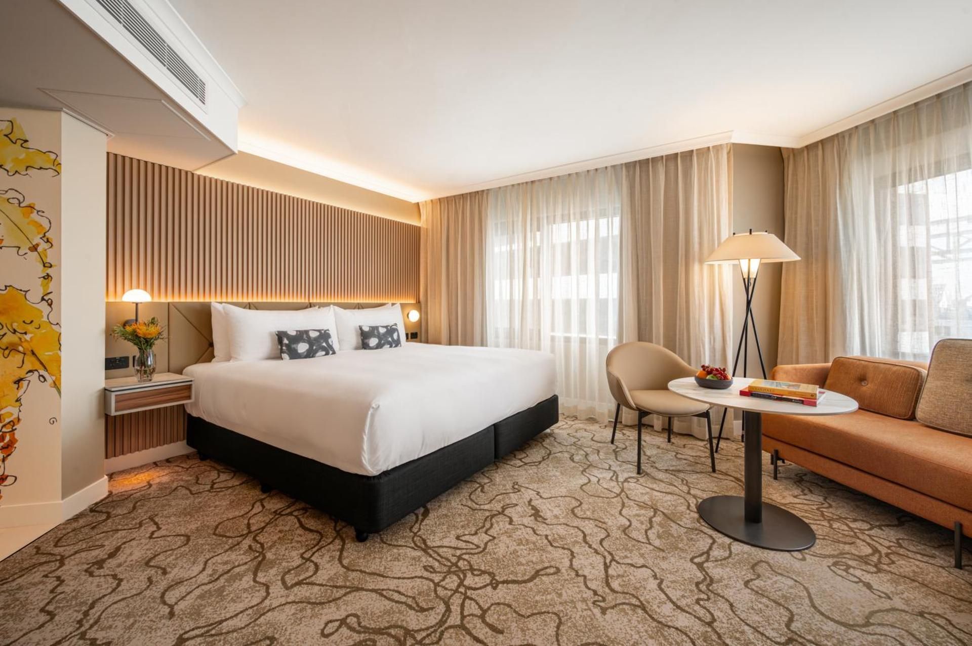 Deluxe Corner King Room