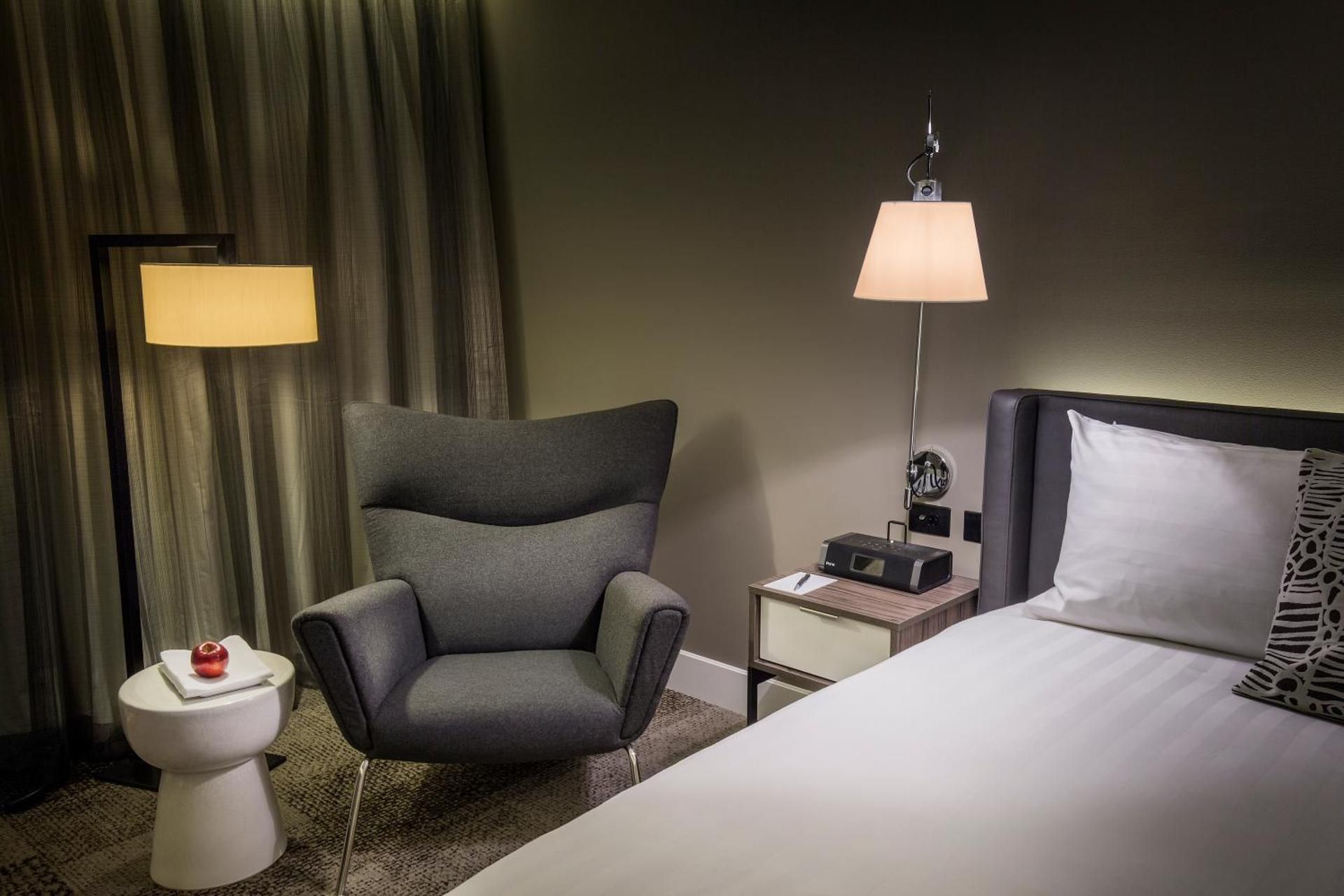 Park & Stay - King Room with Club Lounge Access