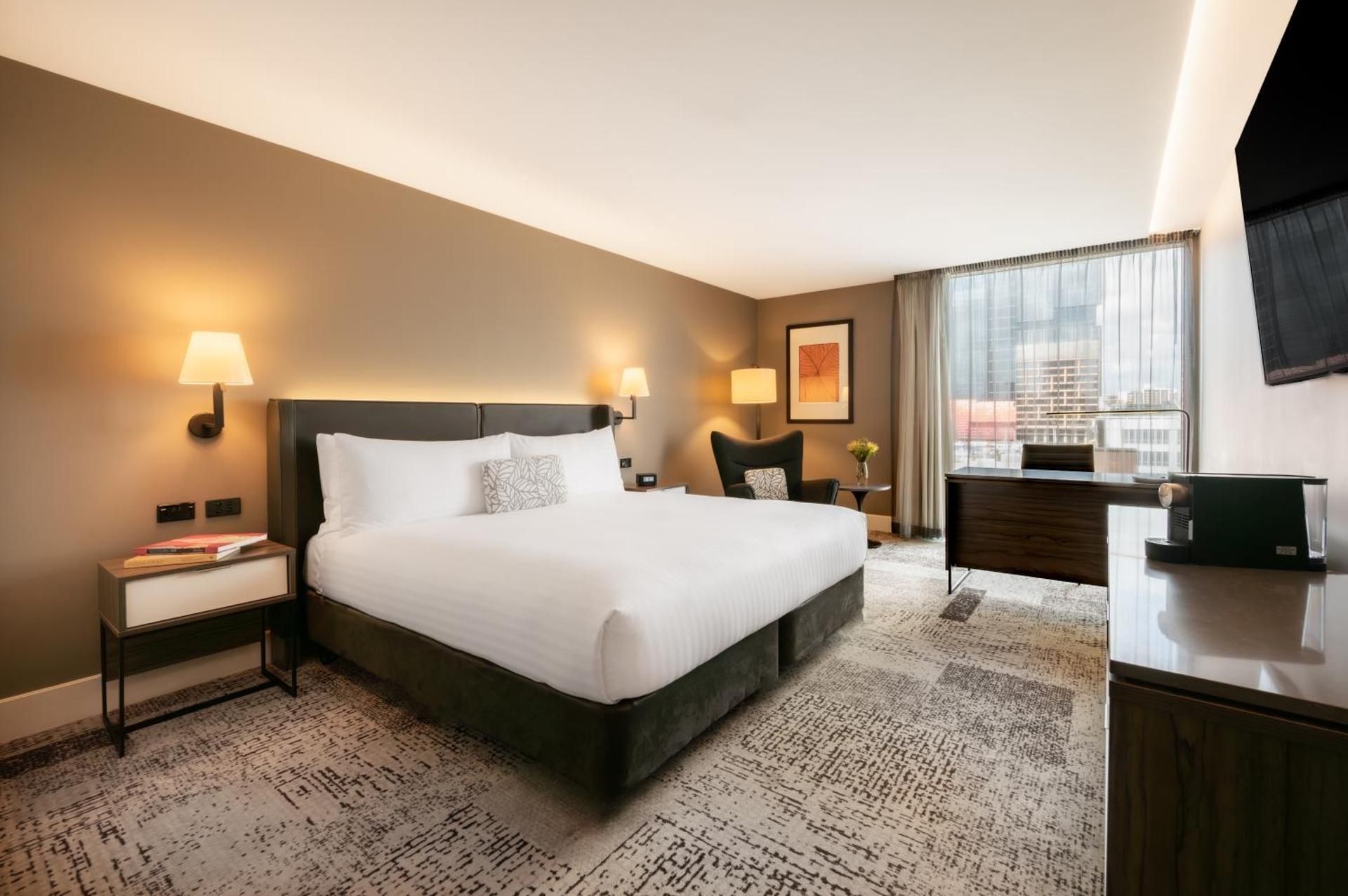 Park & Stay - King Room with Club Lounge Access