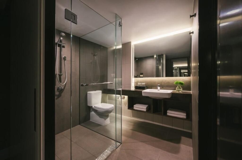 Park & Stay - King Room with Club Lounge Access