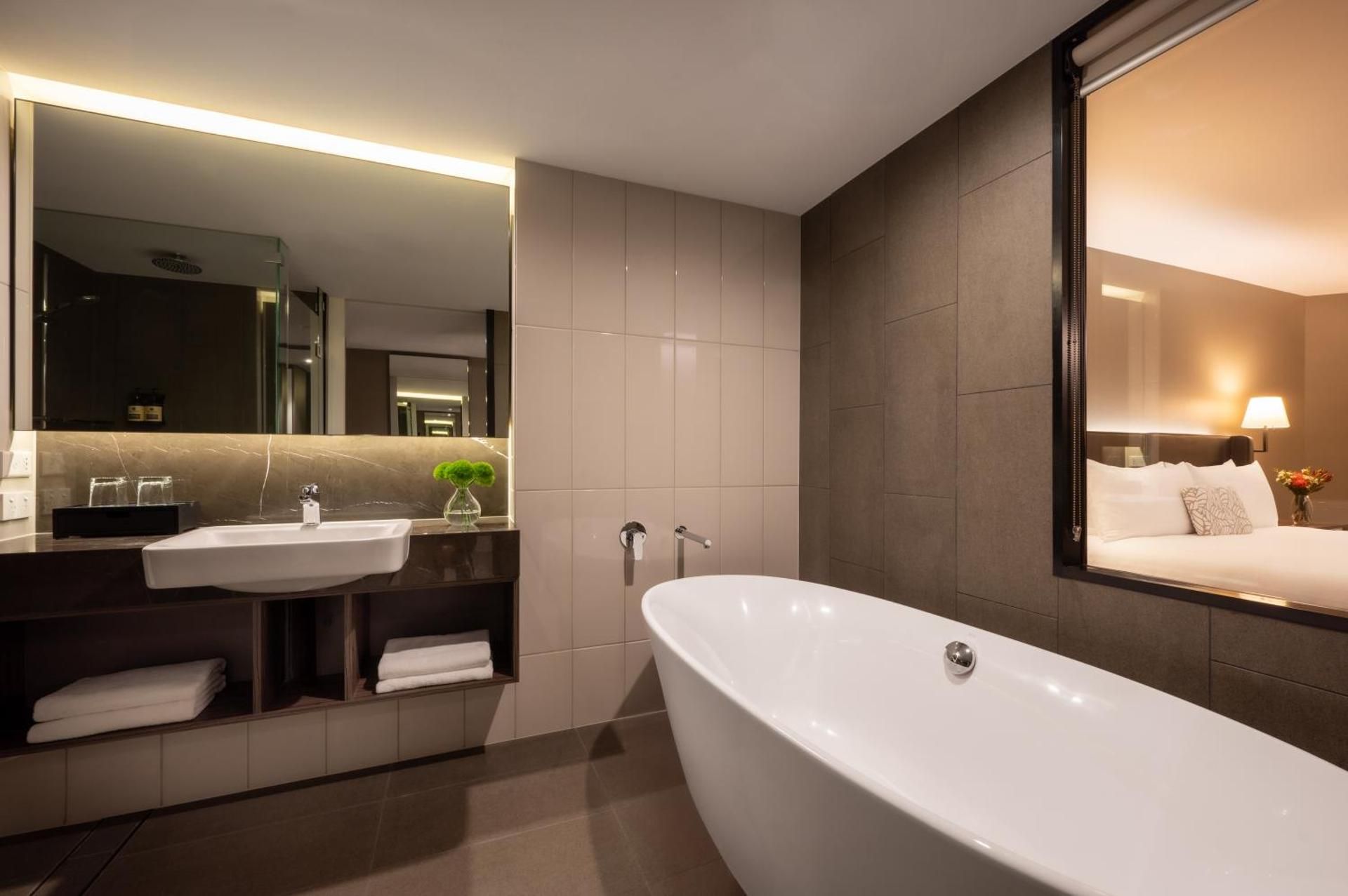 Premier Corner King Room