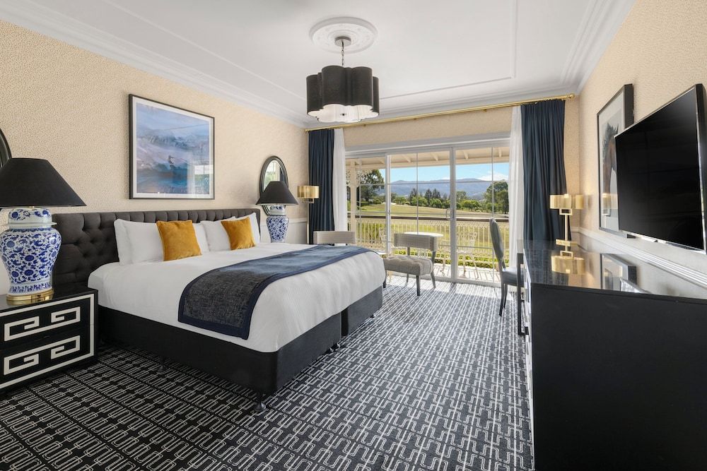 Grand Room, 1 King Bed (Valley View)