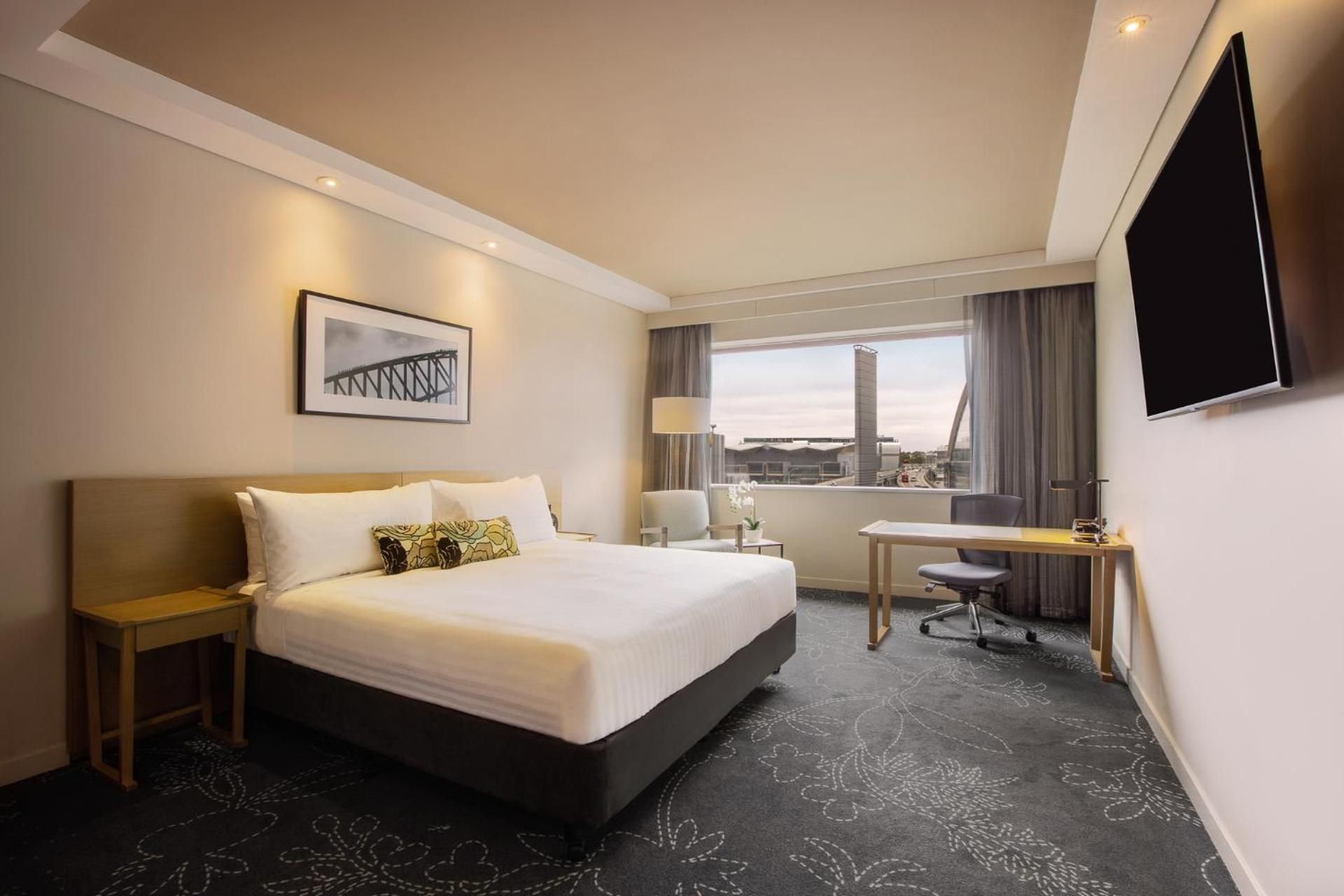 Darling Harbor King Room - Park & Stay