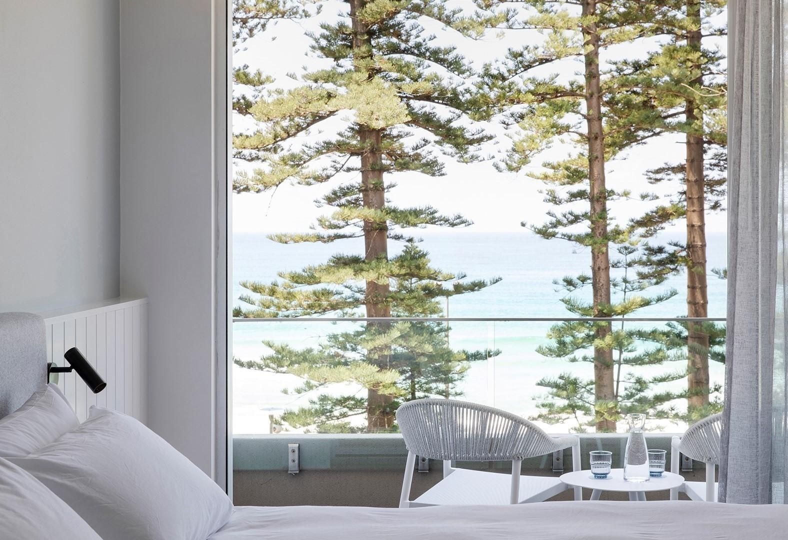 Deluxe Ocean View Room 1 King Bed