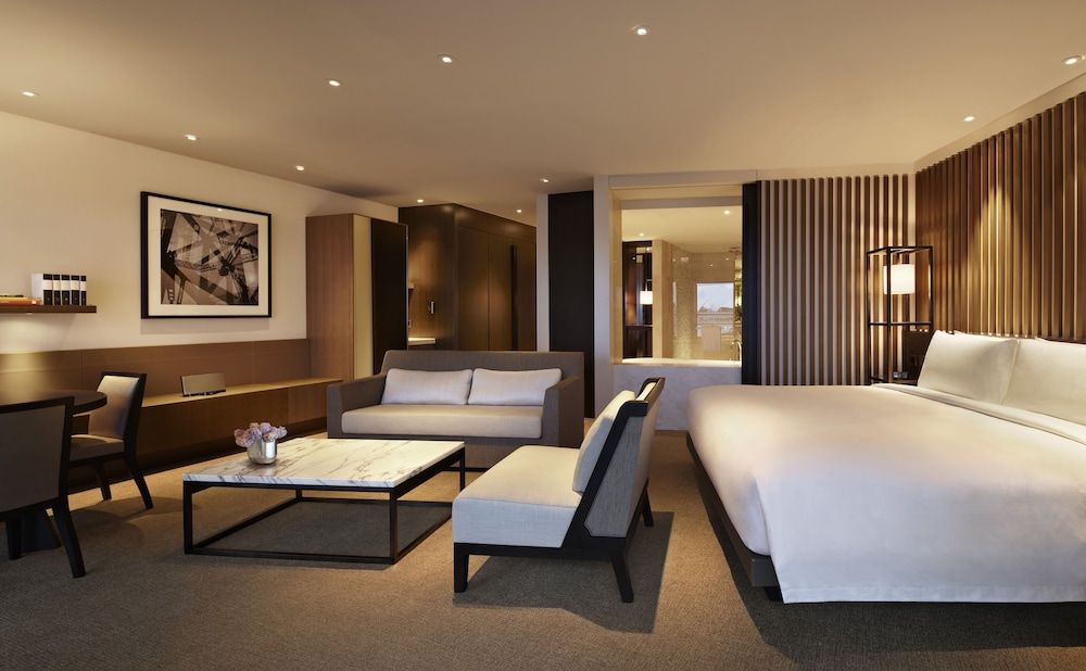 1 King Bed with Opera View Premium