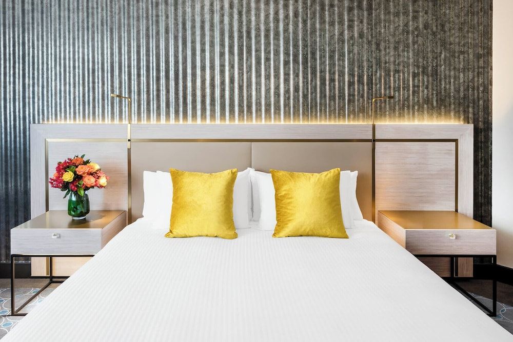 Paradox Sydney Premier Room Queen Atrium View