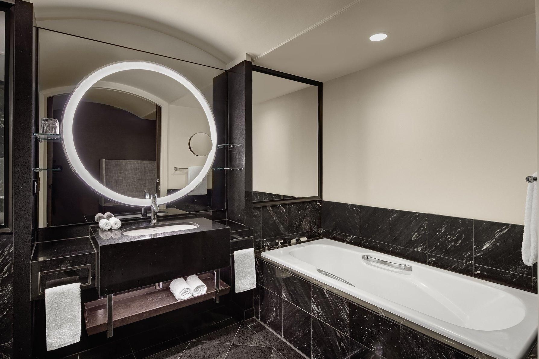 Executive Suite, Club lounge access, 1 Bedroom Executive Suite, 1 King, Hyde Park view