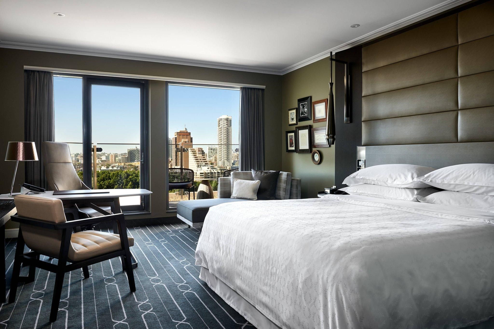 Terrace Club, Club lounge access, Guest room, 1 King, Hyde Park view, Balcony