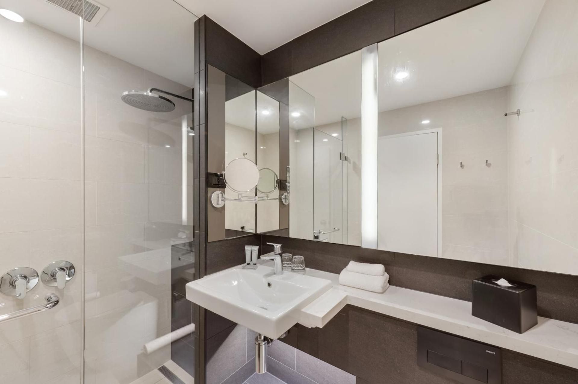 undefined The Grace Hotel 6