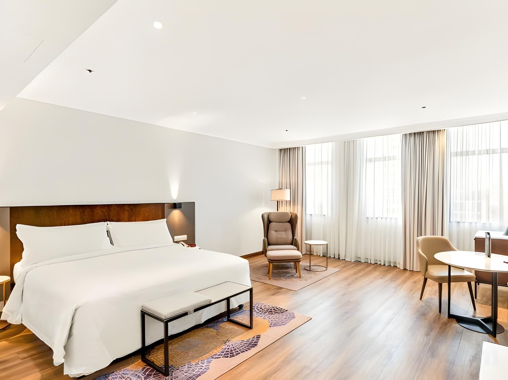 Signature Deluxe King Room