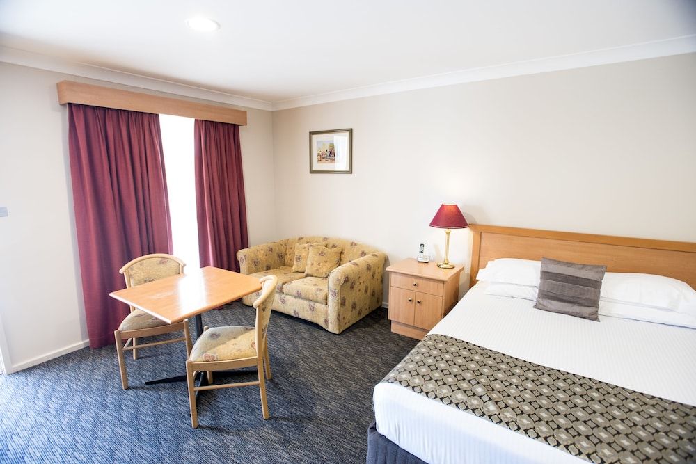 Best Western Plus All Settlers Motor Inn Deluxe Room, Multiple Beds, Non Smoking, Microwave (with Sofabed)
